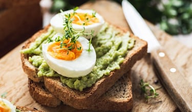 ¿No te da tiempo de desayunar? Aprende a preparar este desayuno nutritivo, rápido, fácil y con proteína